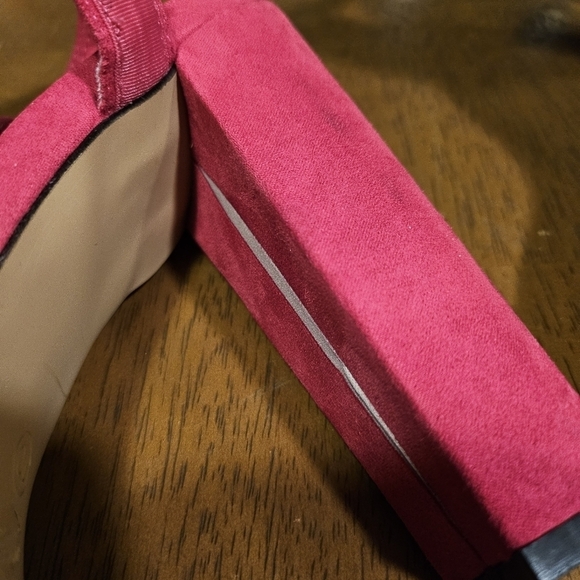 Shoe Republic Fuchsia Faux Suede Chunky Heel Ankle Strap Open Toe Heels Size 10 - Picture 8 of 9